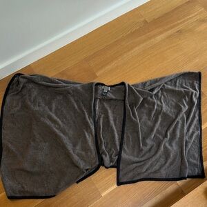 Barefoot Dreams CozyLite Heathered Weekend Wrap | Grey with Black Trim